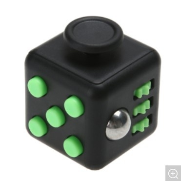 Multi colore del mini altoparlante senza fili telecomandato di Bluetooth con il cubo di irrequietezza del gioco dello scrittorio